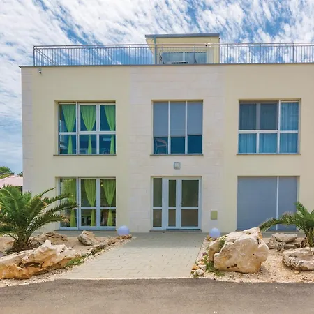 1 Bedroom Beautiful In *