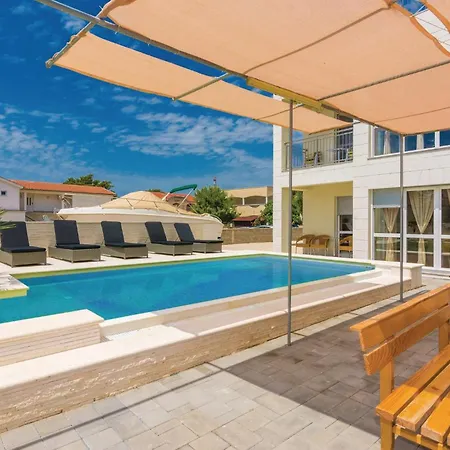 1 Bedroom Beautiful In Apartamento *