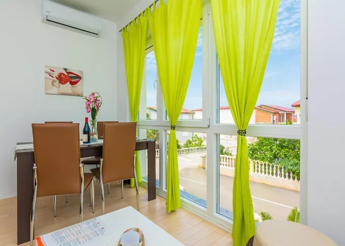 One-bedroom In Apartment *